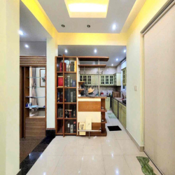 Biệt thự tên lửa có hầm sát aeon đầy đủ nội thất 10x20m 3 tấm 45 tr