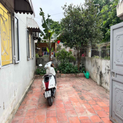 CHO THUÊ NHÀ NGUYÊN CĂN rộng 160 m2, sân vườn. Phố Đại Từ. Giá 8tr.