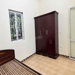CHO THUÊ NHÀ NGUYÊN CĂN rộng 160 m2, sân vườn. Phố Đại Từ. Giá 8tr.