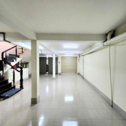 Biệt thự tên lửa có hầm sát aeon đầy đủ nội thất 10x20m 3 tấm 45 tr