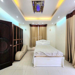 Biệt thự tên lửa có hầm sát aeon đầy đủ nội thất 10x20m 3 tấm 45 tr