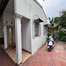 CHO THUÊ NHÀ NGUYÊN CĂN rộng 160 m2, sân vườn. Phố Đại Từ. Giá 8tr.