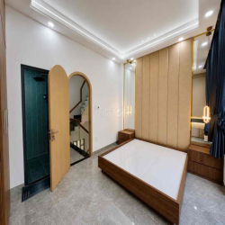 Cho Thuê Nhà Mới Xây 100% DT 200m2 1Trệt 1Lửng 3Lầu 4Pn 5Wc Sân Thượng