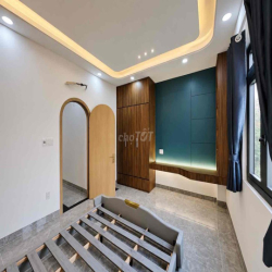 Cho Thuê Nhà Mới Xây 100% DT 200m2 1Trệt 1Lửng 3Lầu 4Pn 5Wc Sân Thượng