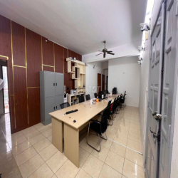 Chính chủ cho thuê căn hộ 137 Nguyễn Ngọc Vũ ở hoặc làm văn phòng 12tr
