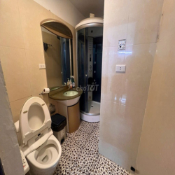 Chính chủ cho thuê căn hộ 137 Nguyễn Ngọc Vũ ở hoặc làm văn phòng 12tr