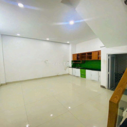 Nhà 2 Lầu 4 Phòng Ngã 4 Nước Đá
