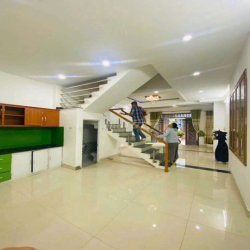 Nhà 2 Lầu 4 Phòng Ngã 4 Nước Đá