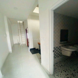 Nhà 2 Lầu 4 Phòng Ngã 4 Nước Đá