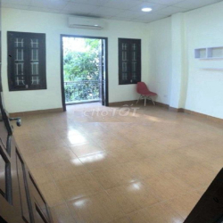 Cho thuê nhà phố Nguyễn Thị Định, Dt 60m2 x 5 tầng, mặt tiền 5m, đg 8m