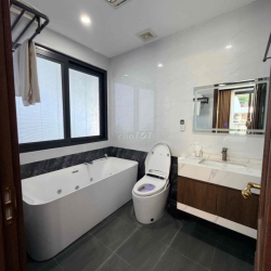 căn hộ 150 m view Hồ Tây 3 ngủ 3 vệ sinh vào ở luôn