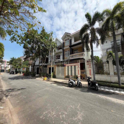Biệt Thự Full nội thất khu Aeon Tên Lửa 10x20 hầm 3 Lầu