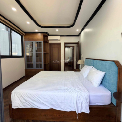 căn hộ 150 m view Hồ Tây 3 ngủ 3 vệ sinh vào ở luôn