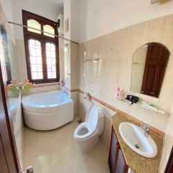 Chính chủ cho thuê biệt thự Thảo Điền, hồ bơi,đầy đủ nội thất 4000 usd