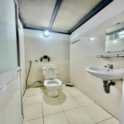 PHÒNG TRỌ CÓ GÁC CAO 30m2 THANG MÁY MÁY LẠNH GẦN ĐẠI HỌC CÔNG THƯƠNG