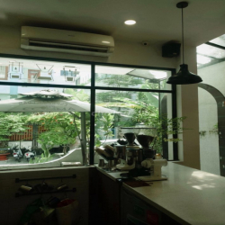 Cho thuê nhà nguyên căn MT Phan Xích Long, Phú Nhuận. DT: 7x25m.