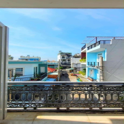 Phòng ban công full nội thất giá rẻ