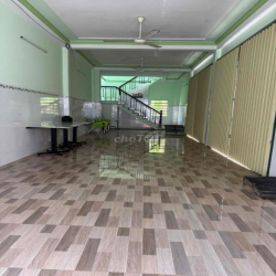 Cho thuê nhà có MB kinh doanh ngay chợ số 10