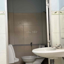 Cho thuê tầng trệt hoặc nhà nguyên căn MT đg Trần Hưng Đạo-Chợ Dĩ An 1