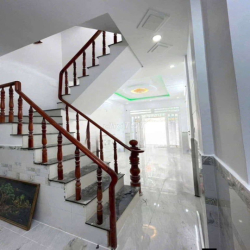 nhà 4 phòng ngủ.gần trạm thu phí Ăn Sương -An Lạc