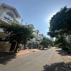 Cho Thuê Biệt Thự 200m2 Thiết Kế Trống Sàn KDC HimLam P.Tân Hưng Quận7