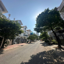 Cho Thuê Biệt Thự 200m2 Thiết Kế Trống Sàn KDC HimLam P.Tân Hưng Quận7