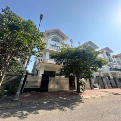 Cho Thuê Biệt Thự 200m2 Thiết Kế Trống Sàn KDC HimLam P.Tân Hưng Quận7