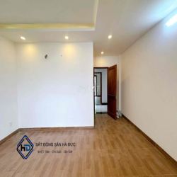 Nhà 2 lầu 5x18 khu nhà lầu gần UBND Quận 12