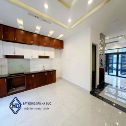 Nhà 2 lầu 5x18 khu nhà lầu gần UBND Quận 12