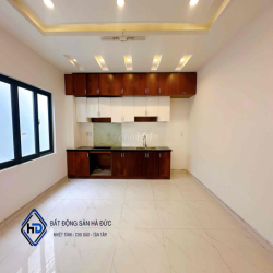 Nhà 2 lầu 5x18 khu nhà lầu gần UBND Quận 12