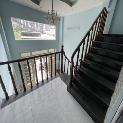 Cho thuê nhà 4 phòng ngủ đường xe tải 