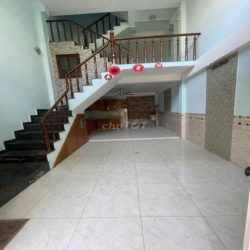 Cho thuê nhà 4 phòng ngủ đường xe tải 