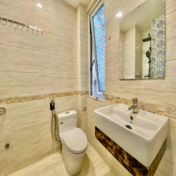 CHO THUÊ CĂN HỘ VIEW KÍNH SIU ĐẸP NẰM SÁT BÊN QUẬN 1