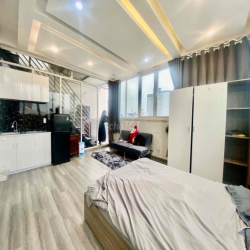 CHO THUÊ CĂN HỘ VIEW KÍNH SIU ĐẸP NẰM SÁT BÊN QUẬN 1