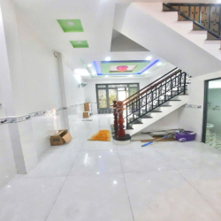 Cho thuê nhà 391/23C Sư Vạn Hạnh P12 Q10 4,5x20m 20tr