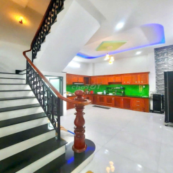 Cho thuê nhà 391/23C Sư Vạn Hạnh P12 Q10 4,5x20m 20tr