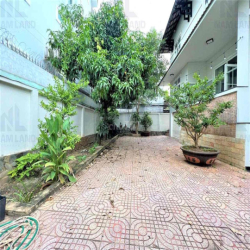 Biệt Thự Sân Vườn Thảo Điền- 5 Phòng to - Khu an ninh