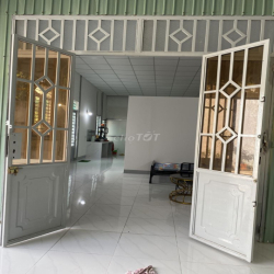 Cho thuê nhà sân vườn , diện tích 165m2 , gần cầu Phước Long