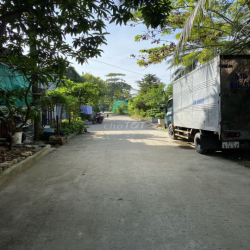 Cho thuê nhà sân vườn , diện tích 165m2 , gần cầu Phước Long