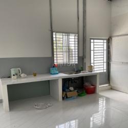 Cho thuê nhà sân vườn , diện tích 165m2 , gần cầu Phước Long