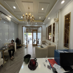 𝐍𝐇À 740/32 𝐒Ư 𝐕Ạ𝐍 𝐇𝐀𝐍𝐇  𝐏12.𝐐𝐔Ậ𝐍 10 (5m x 20m 3 LẦU)