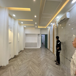 𝐍𝐇À 740/32 𝐒Ư 𝐕Ạ𝐍 𝐇𝐀𝐍𝐇  𝐏12.𝐐𝐔Ậ𝐍 10 (5m x 20m 3 LẦU)
