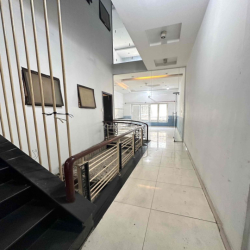 nhà cho thuê MTKD Lý Thường Kiệt Tân Bình. DT: 4m x 28m 3 tầng