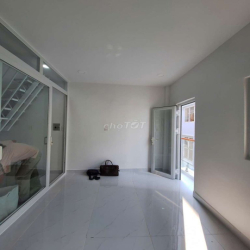 ❣️❣️ cho thuê nhà nguyên căn mới xây hẻm ba gác nguyễn trãi p2q5
_ d