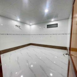 Nhà 2pn sẵn 2 máy lạnh Đậu Oto Trước Nhà Mới 99%