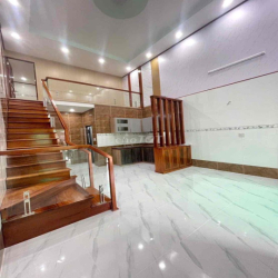 Nhà 2pn sẵn 2 máy lạnh Đậu Oto Trước Nhà Mới 99%