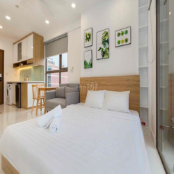 Masteri Millennium studio có ban công đầy đủ nội thất