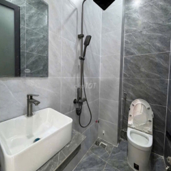 Cần cho thuê nhà MT 134A Trần Văn Quang P.10 Q.Tân Bình