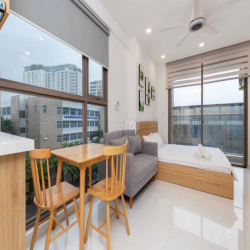 Masteri Millennium studio có ban công đầy đủ nội thất