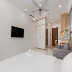 Masteri Millennium studio có ban công đầy đủ nội thất